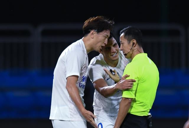 运气太差！杨旭绝平球被吹 加盟申花至今联赛0进球